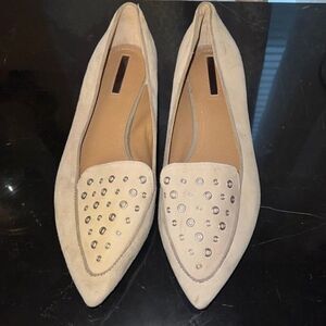 Tahari Esther Pointed Toe Flats – Cream | Size 9.5